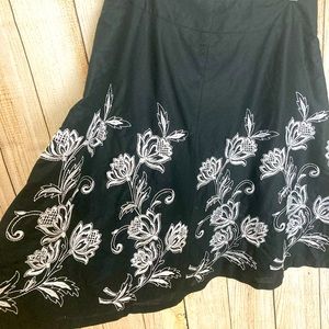 Loft Skirt black and white size 6